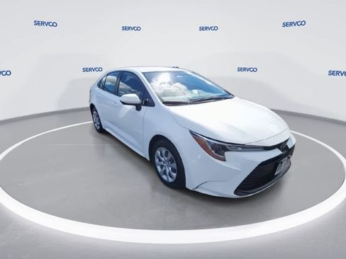 Used 2023 Toyota Corolla LE image 2