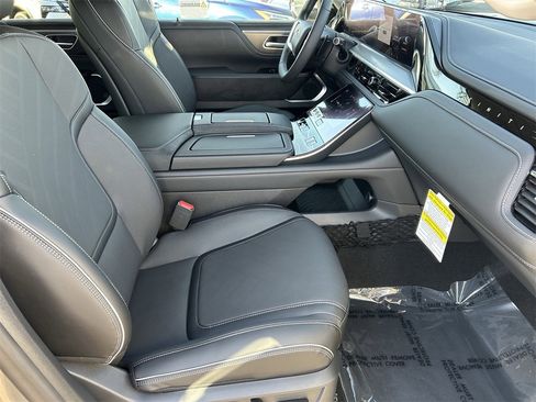 New 2026 INFINITI QX80 Luxe image 9