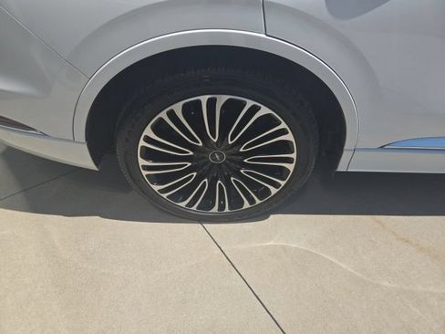 Certified 2025 Lincoln Aviator Black Label AWD/4WD image 24