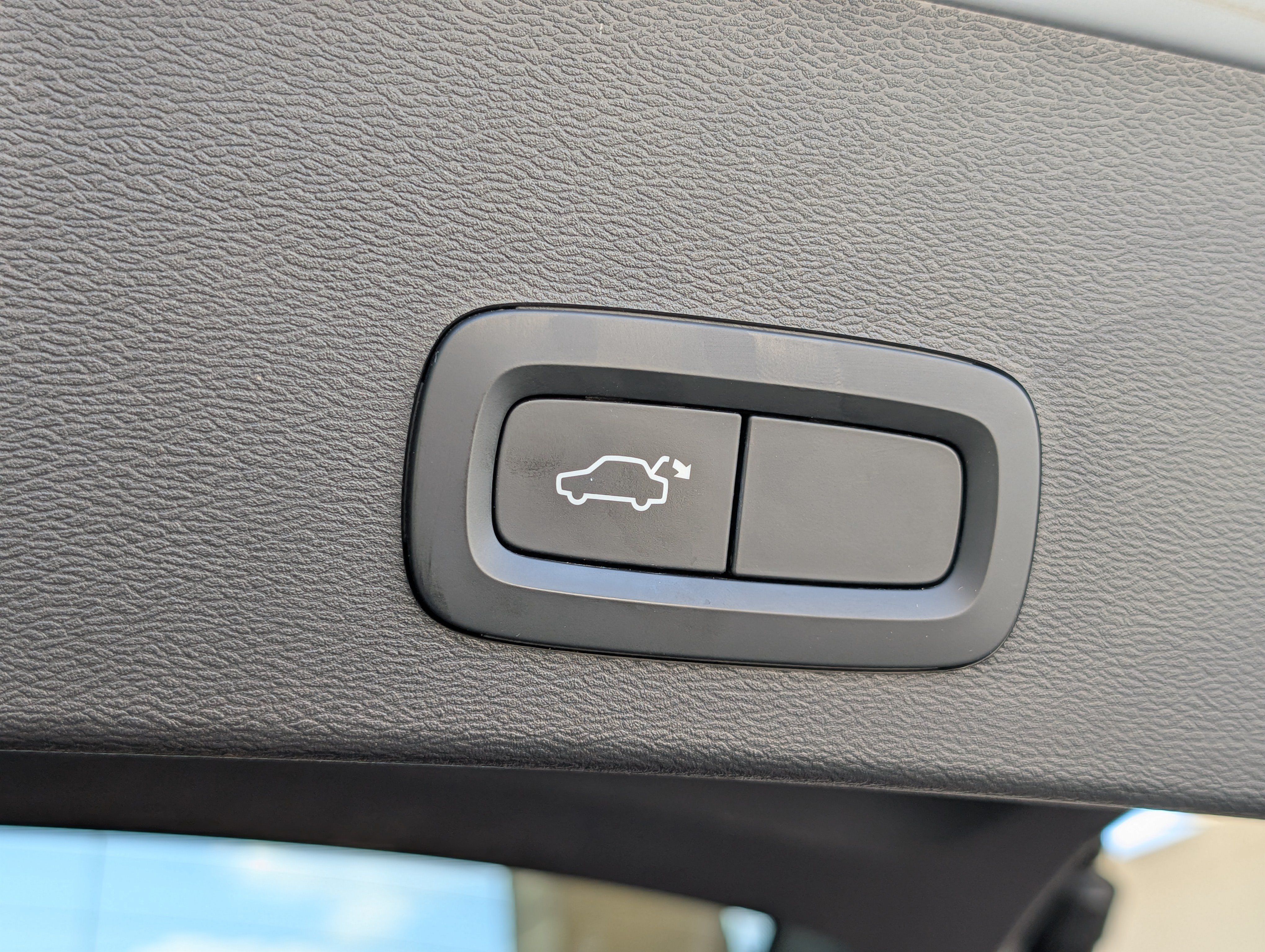 Used 2021 Volvo XC40 T4 Momentum FWD image 19