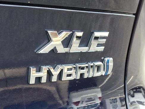 Used 2022 Toyota Venza XLE AWD/4WD image 33