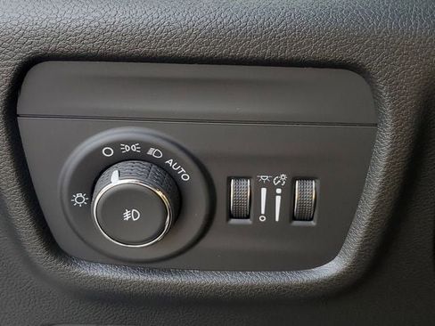 New 2025 Jeep Grand Cherokee Limited image 36