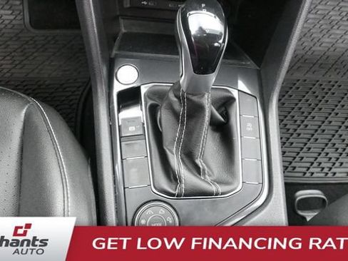 Used 2023 Volkswagen Tiguan SE AWD/4WD image 19