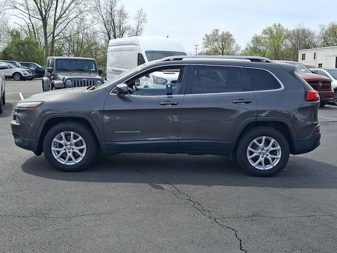 Used 2018 Jeep Cherokee Latitude Plus AWD/4WD image 7