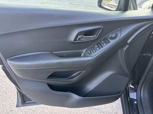 Certified 2019 Chevrolet Trax LT w/ LT Convenience Package image 18