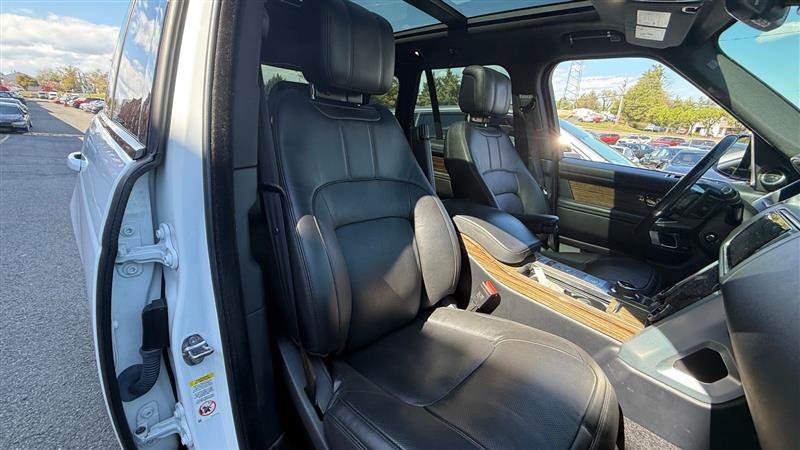 Used 2018 Land Rover Range Rover Supercharged AWD/4WD image 11