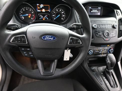 Used 2018 Ford Focus SE FWD image 39