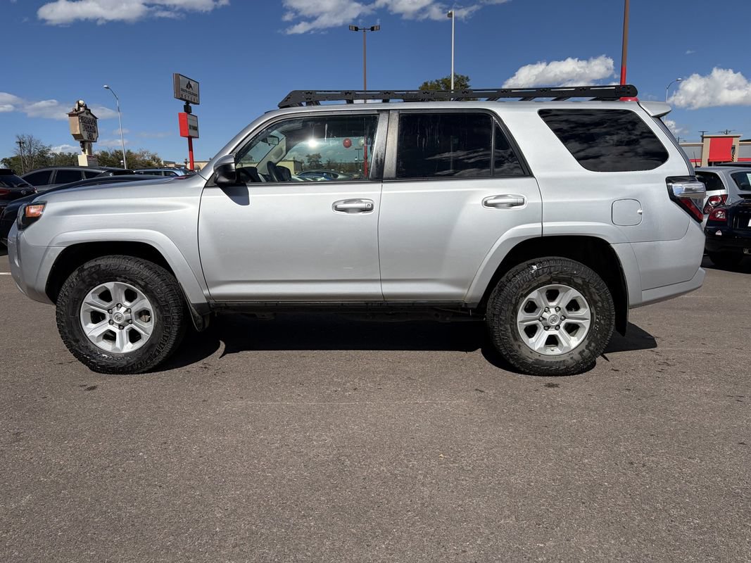 Used 2018 Toyota 4Runner SR5 AWD/4WD image 4