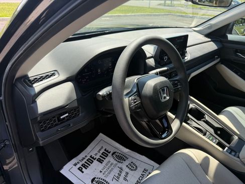 Used 2023 Honda Accord EX image 11