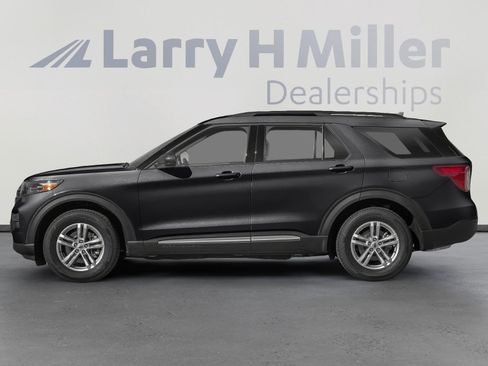 Used 2023 Ford Explorer XLT w/ Equipment Group 202A image 3