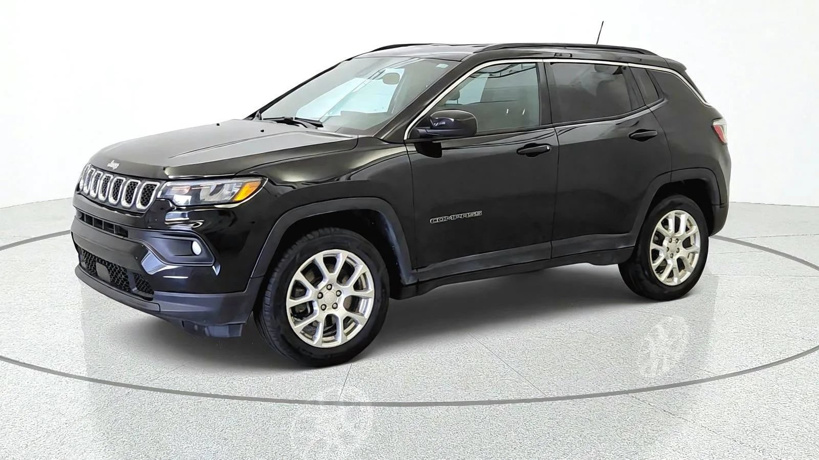 Used 2023 Jeep Compass Latitude AWD/4WD image 4