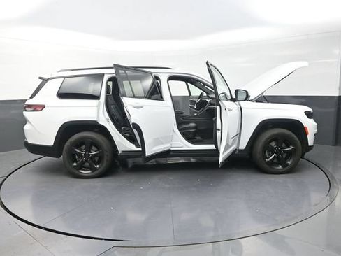 Used 2025 Jeep Grand Cherokee L Limited w/ Black Appearance Package AWD/4WD image 46