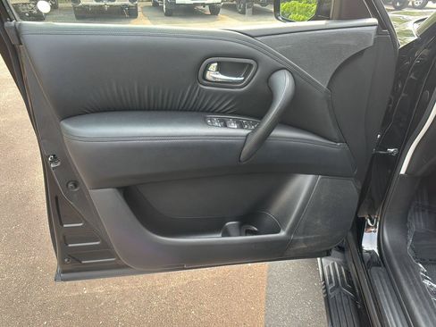 Used 2021 Nissan Armada SV AWD/4WD image 6