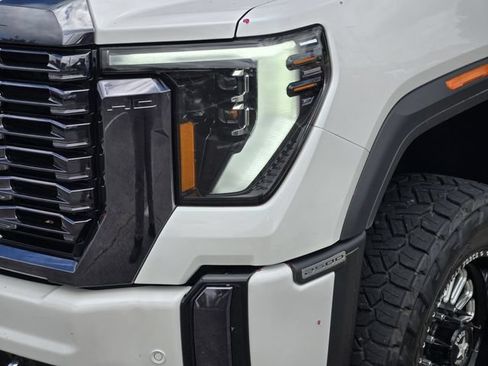 Used 2024 GMC Sierra 2500 Denali Ultimate AWD/4WD image 8