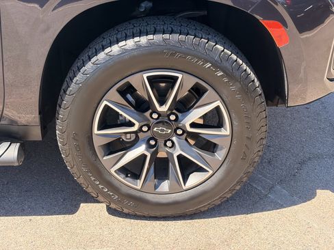 Used 2022 Chevrolet Tahoe Z71 w/ Luxury Package AWD/4WD image 9