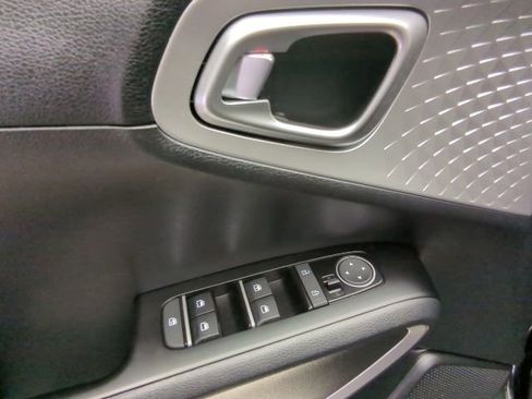 Used 2023 Kia Soul LX image 14