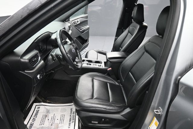 Used 2020 Ford Explorer XLT w/ Equipment Group 202A AWD/4WD image 14