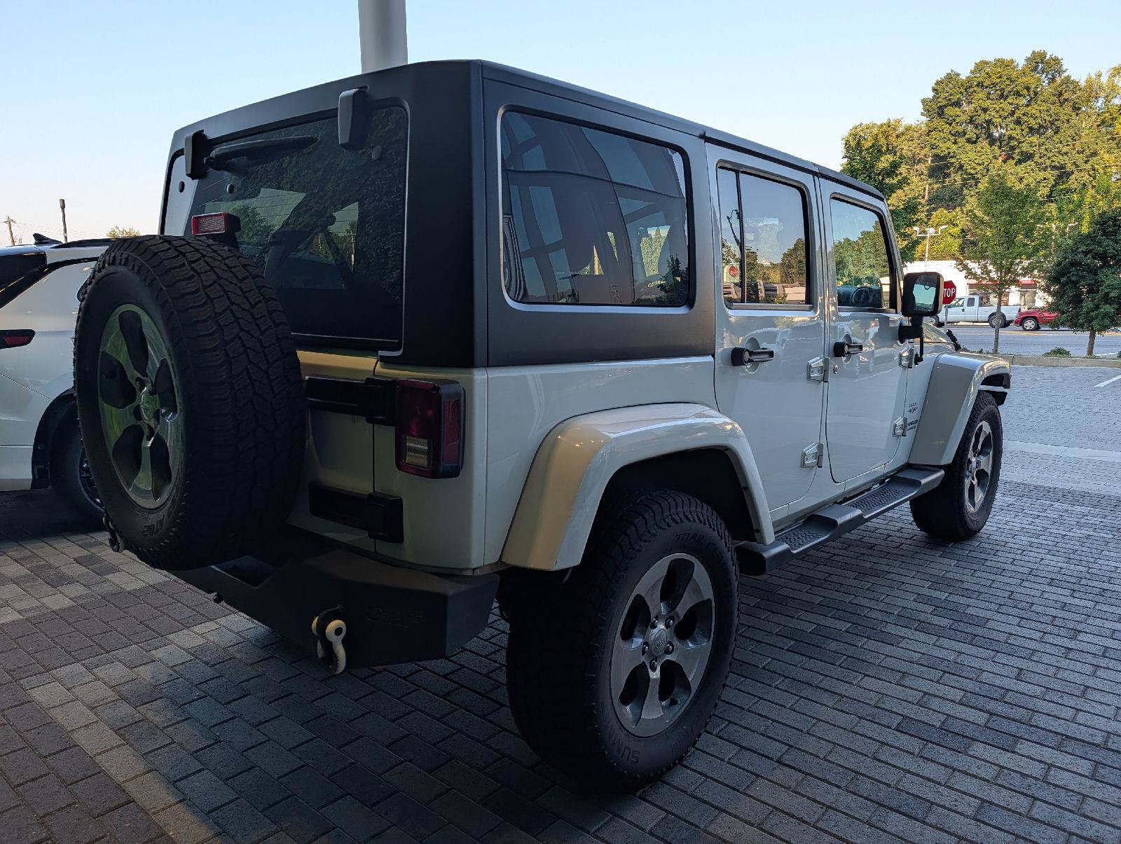 Used 2017 Jeep Wrangler Unlimited Sahara AWD/4WD image 14