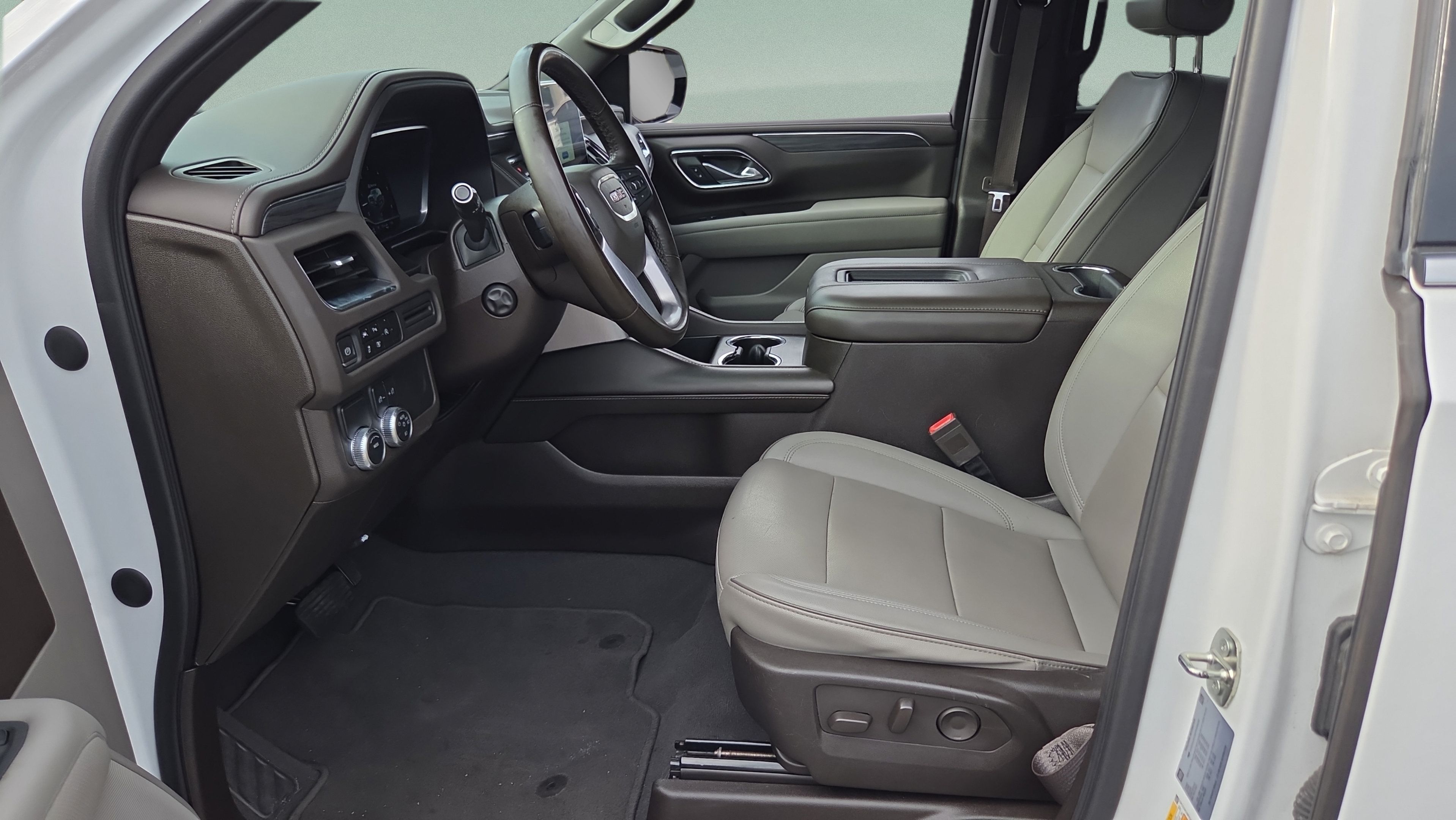 Used 2023 GMC Yukon XL SLT w/ SLT Premium Package RWD image 10