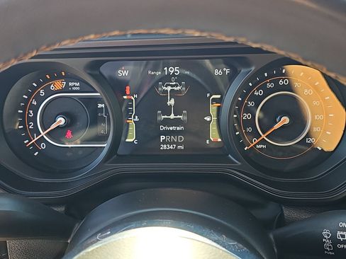 Used 2024 Jeep Wrangler Unlimited Sahara AWD/4WD image 10