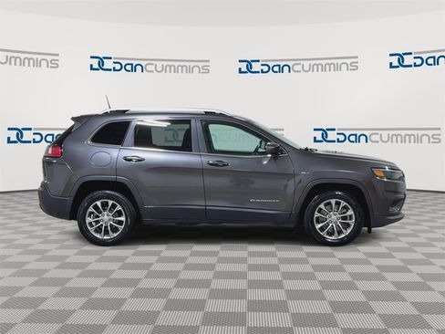 Used 2020 Jeep Cherokee Latitude Plus image 2