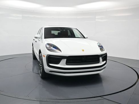 Used 2026 Porsche Macan AWD/4WD image 33