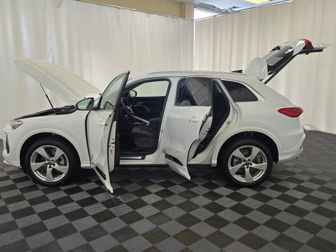 Used 2025 Audi Q5 Premium Plus w/ Premium Plus image 11