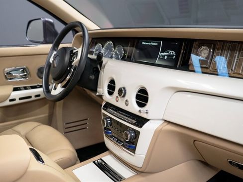 Used 2019 Rolls-Royce Phantom Sedan image 14