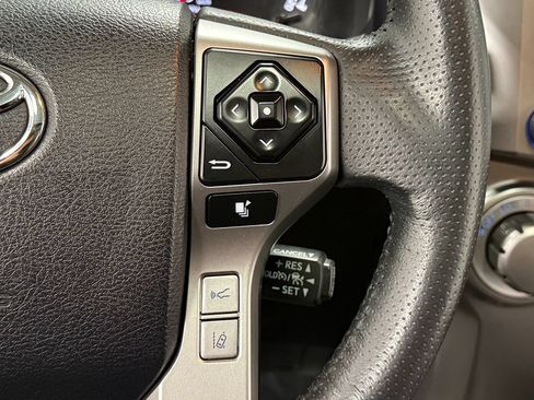 Used 2022 Toyota 4Runner SR5 Premium w/ Moonroof Package AWD/4WD image 18