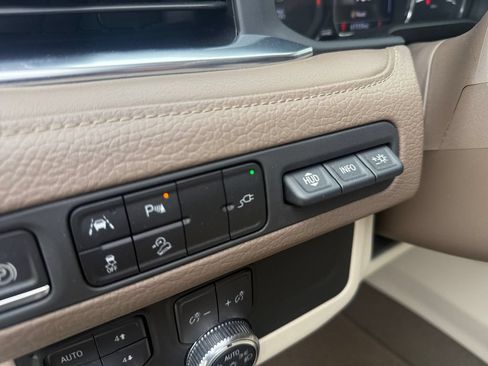 Used 2021 GMC Yukon XL Denali AWD/4WD image 19
