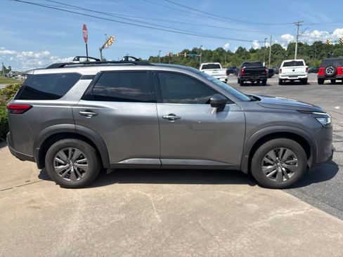 Used 2022 Nissan Pathfinder SV w/ SV Premium Package AWD/4WD image 5