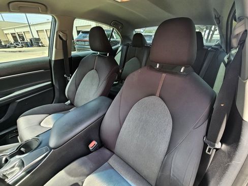 Used 2018 Toyota Camry LE FWD image 12