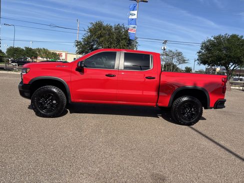 Used 2025 Chevrolet Silverado 1500 ZR2 w/ Technology Package AWD/4WD image 2