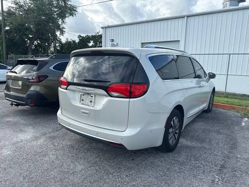 Used 2020 Chrysler Pacifica Touring-L Plus FWD image 7