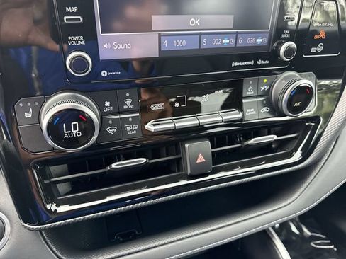 Used 2021 Toyota Highlander XSE FWD image 19