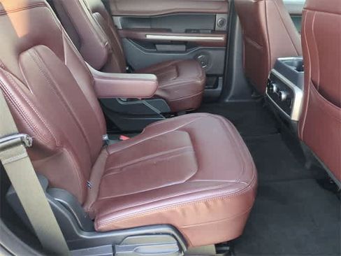 Used 2024 Ford Expedition Limited image 21