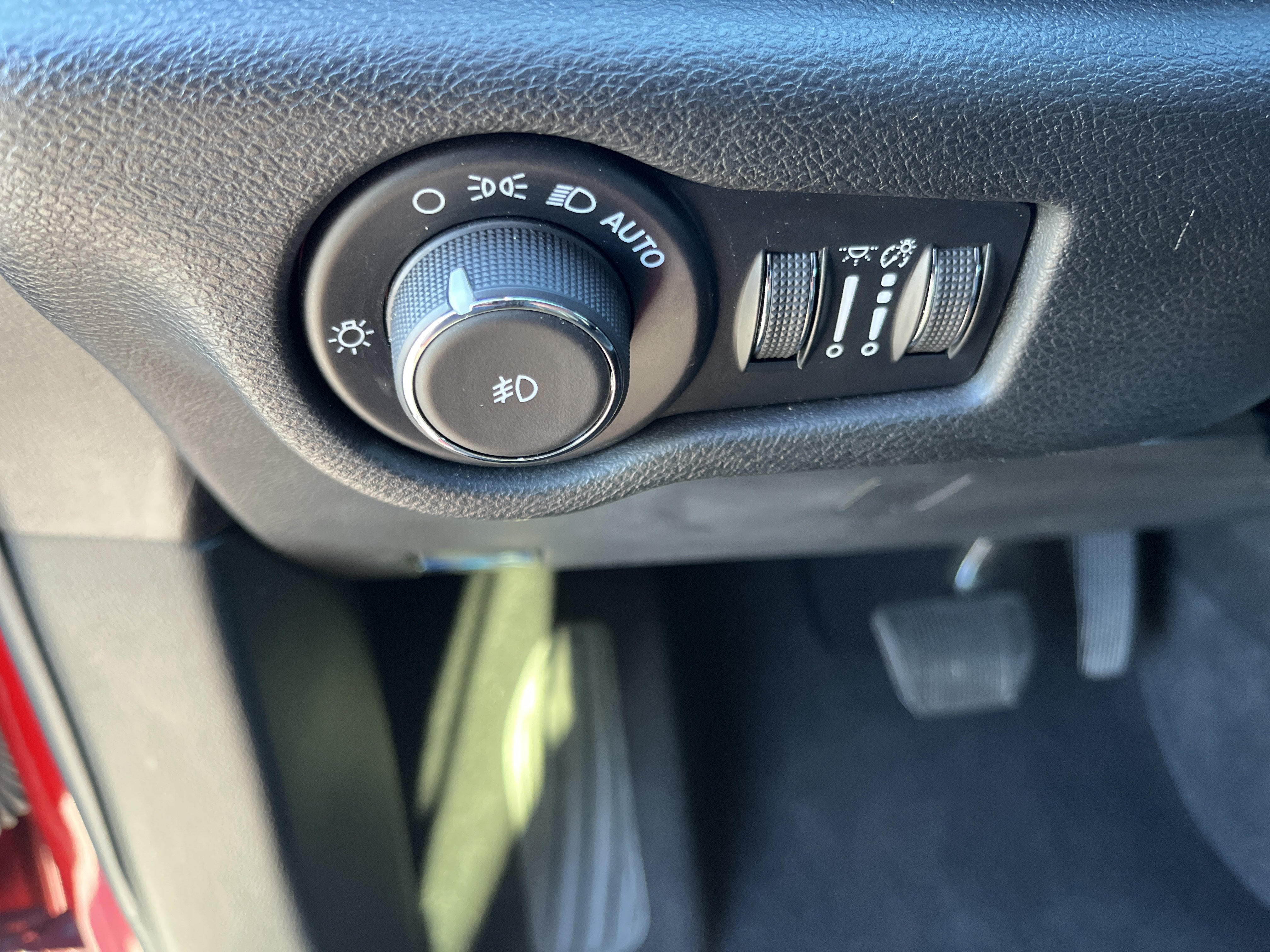 Used 2025 Chrysler Pacifica Select FWD image 18