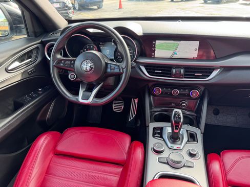 Used 2023 Alfa Romeo Stelvio Veloce AWD/4WD image 19