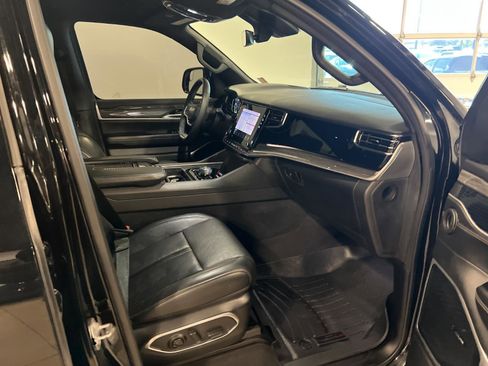 Used 2022 Jeep Wagoneer Series III w/ Flexible Seating Group AWD/4WD image 44