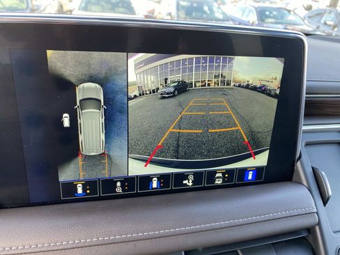 Used 2022 Chevrolet Tahoe LT w/ LT Signature Package image 18