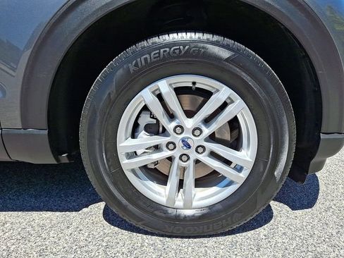 Used 2023 Ford Explorer XLT w/ Equipment Group 202A AWD/4WD image 12