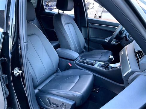 Used 2025 Audi Q3 2.0T Premium w/ Convenience Package image 9