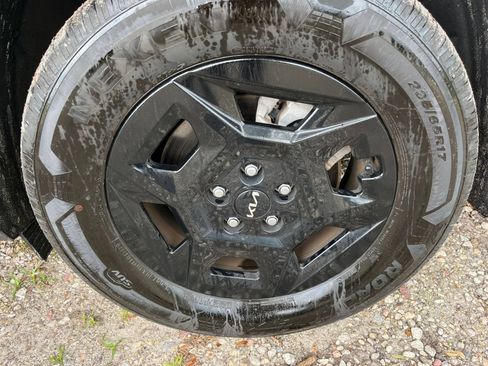 Used 2026 Kia Carnival FWD image 32
