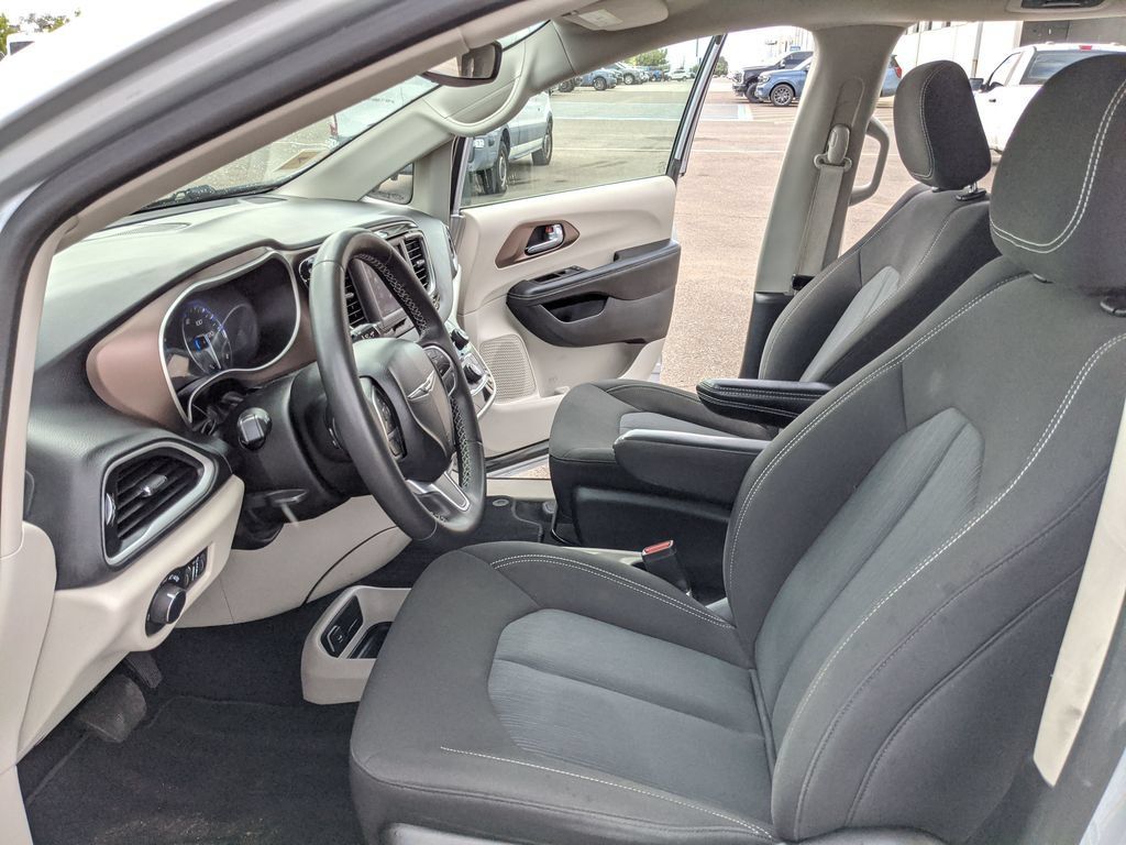 Used 2023 Chrysler Voyager LX FWD image 14