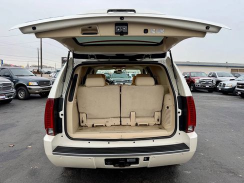 Used 2007 Cadillac Escalade Luxury w/ Information Package image 5