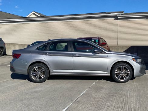 Certified 2024 Volkswagen Jetta SE image 2