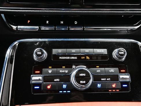 Used 2024 Lincoln Navigator Premiere AWD/4WD image 44