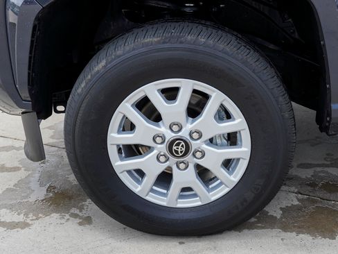 Certified 2025 Toyota Tacoma SR5 AWD/4WD image 12
