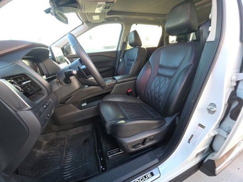 Used 2023 Nissan Rogue Platinum w/ Platinum Premium Package image 13