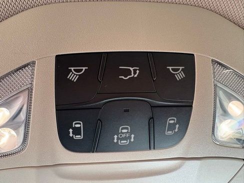 Used 2023 Chrysler Voyager LX FWD image 23
